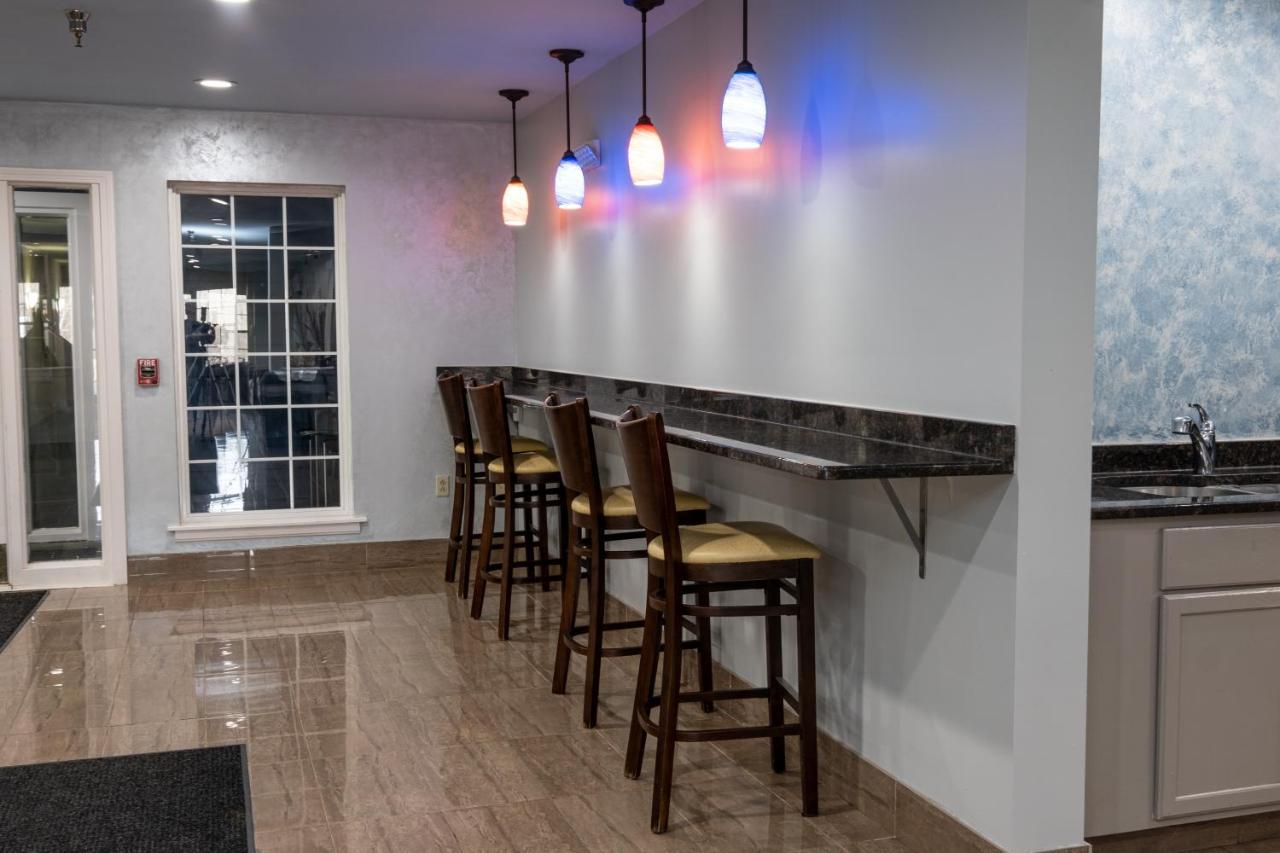 Hilltop Inn & Suites, Near Foxwoods Casino North Stonington Exteriér fotografie